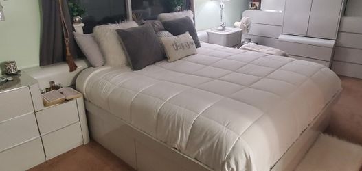 King Size Custom Platform Bed Room Set For Sale