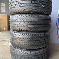 215/55/17. Michelín