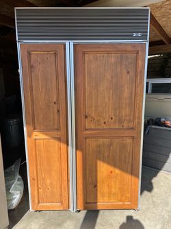 Refrigerator sub zero almost new