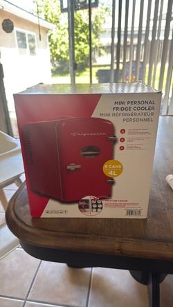 Mini personal fridge