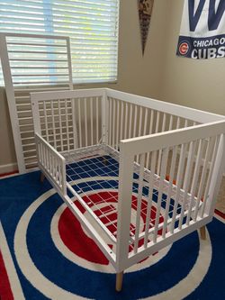 DELTA white crib & toddler bed + Sealy 2-1 mattress and mattress cover