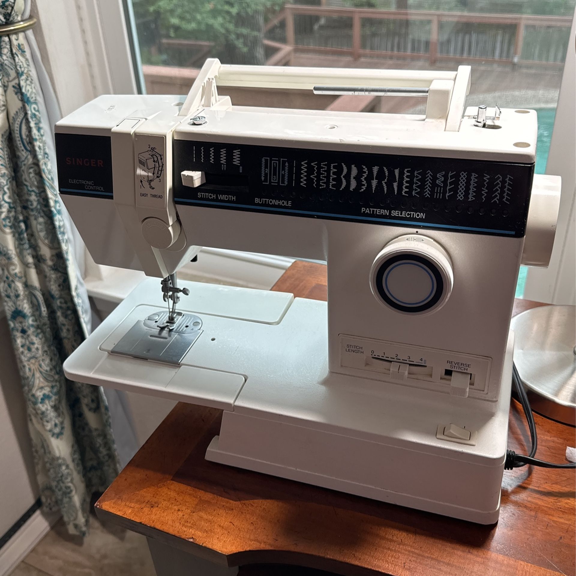 Singer 4562 Sewing Machine Works With Foot Pedal