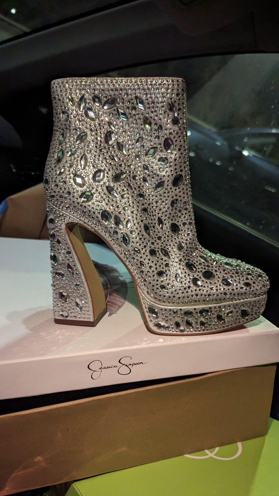 Jessica Simpson NIB size 7.5 Silver studded Boots 