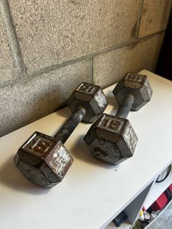 2 15 lbs dumbbells