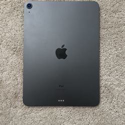 iPad Air 4th Generation With Logitech Keyboard