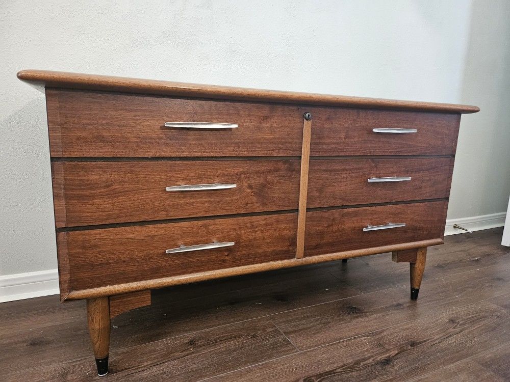Vintage Lane Acclaim Cedar-Lined Hope Chest