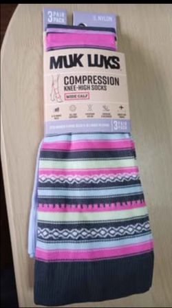 NEW WOMEN'S 3 PAIR PACK OF MUK LUKS COMPRESSION KNEE-HIGH NYLON SOCKS WIDE CALF RETAILS FOR $12