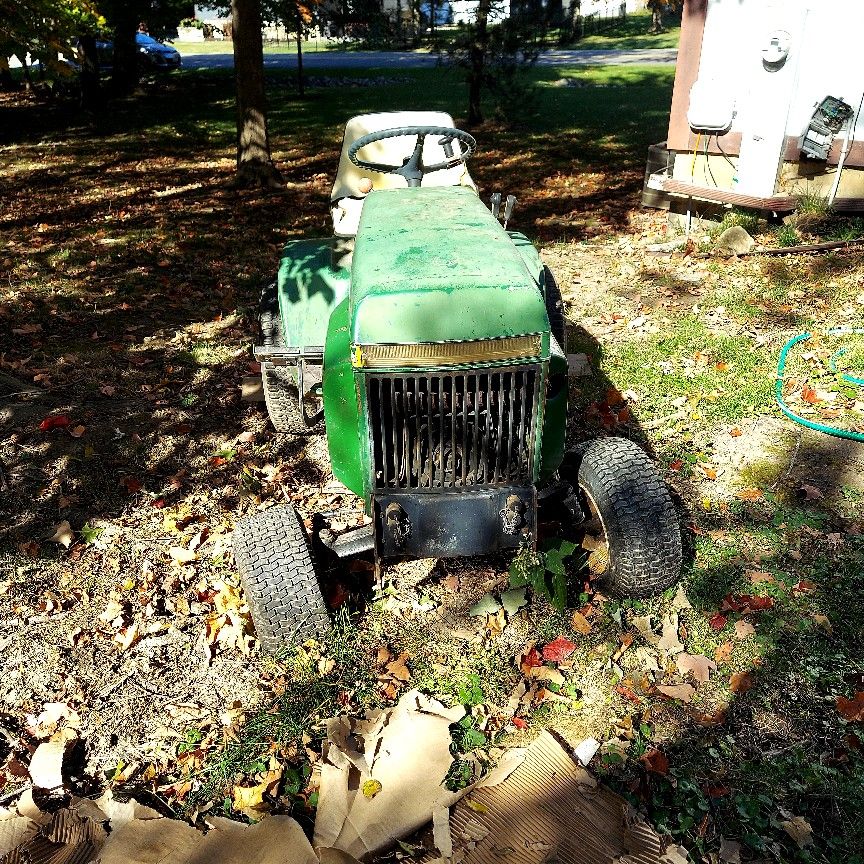 John Deere 317 Tractor