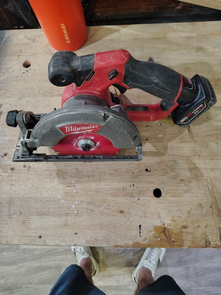 Milwaukee M12 Fuel 5 3/8" Compact Circ Saw With 4ah battery And Charger
