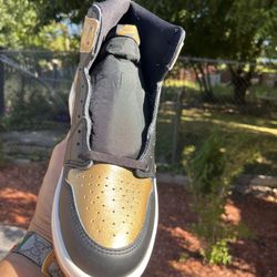 Nike Jordan 1 Gold 10.5
