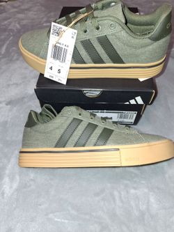 NEW Adidas Daily 4.0 Olive Strata Gum Canvas Men 4 Women 5 Sneakers Shoes IF4494