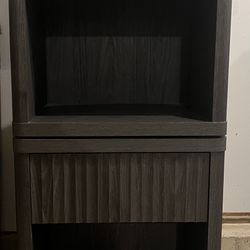2 Nightstands + 2 Matching Lamps – Like New!