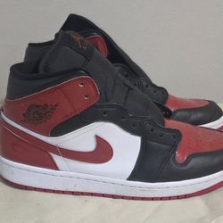 Nike Air Jordan 1 Mid Bred 