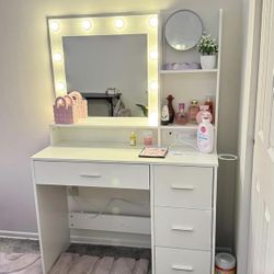 White Vanity Desk with LED Mirror – Like New 