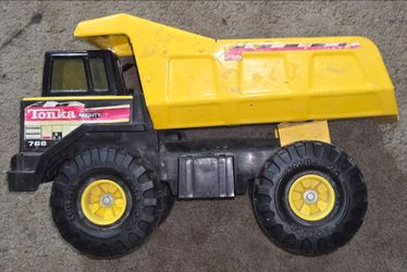 Tonka Mighty Metal Dump Truck 768 XMB-975