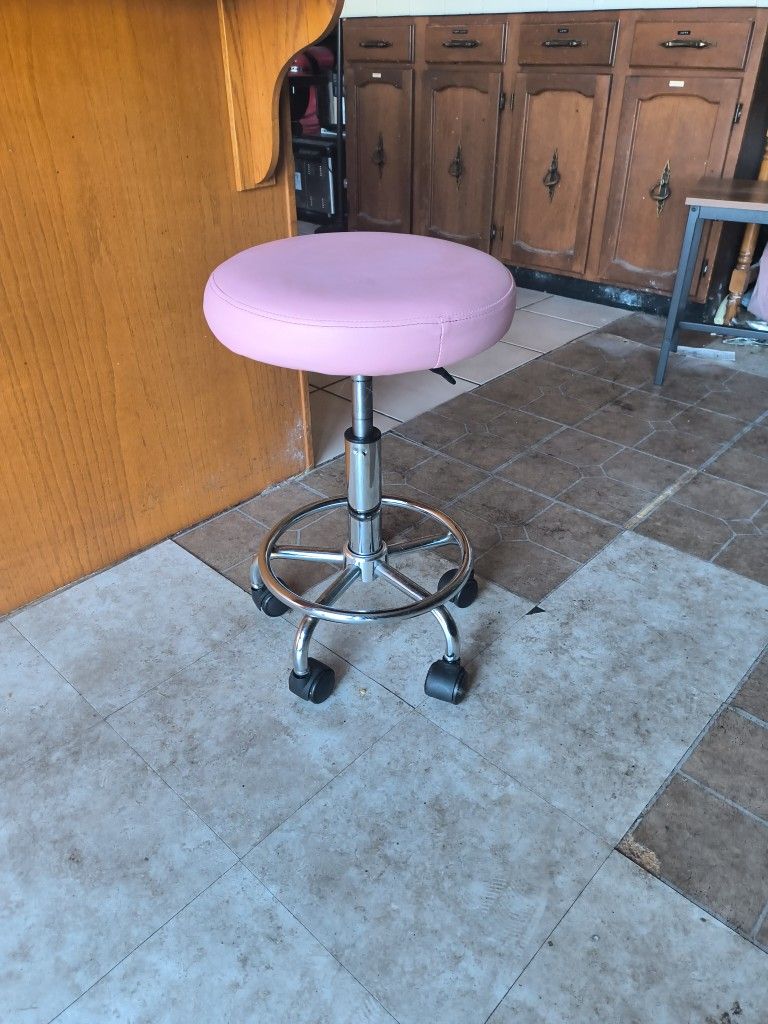 Wheeling Stool