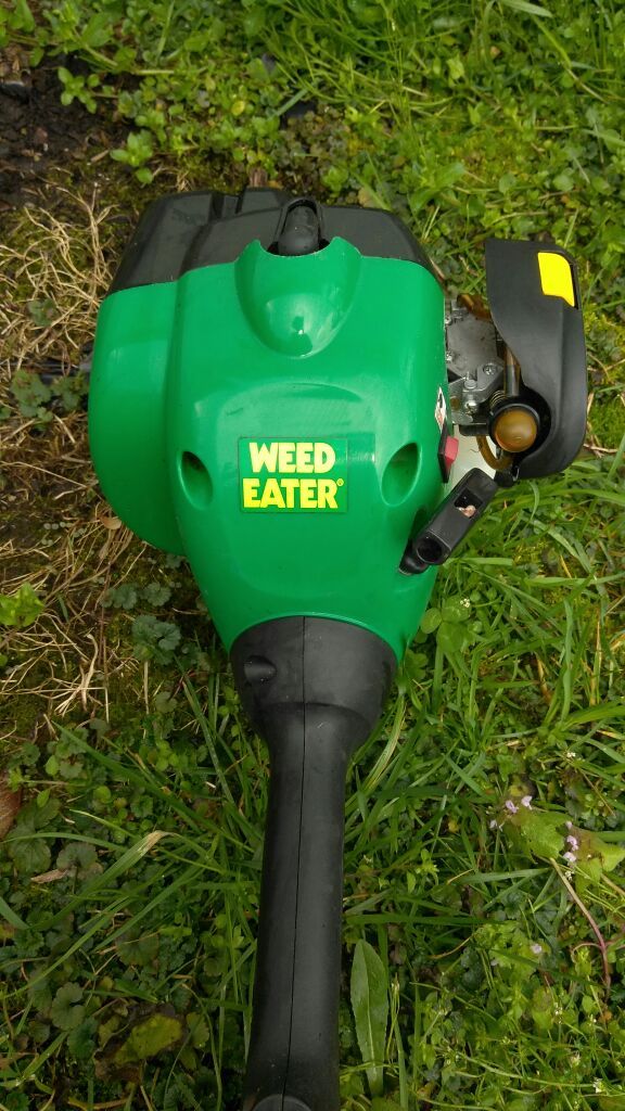 Weed Eater W25SFK Straight Shaft Gas String Trimmer, 25cc