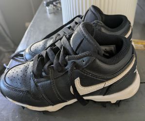 Jordan Air Jordan 1 Low MCS baseball cleats are black and white