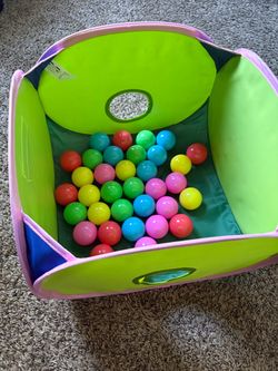 Small critters Foldable Ball Pit with Balls/ hand toy