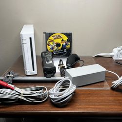 Nintendo Wii (White) Model RVL-001 w/ Cables & 1 Black Controller/Nunchuck & 1 Video Game
