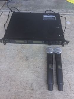 Shure ur4d+ and 2 shure wireless mics