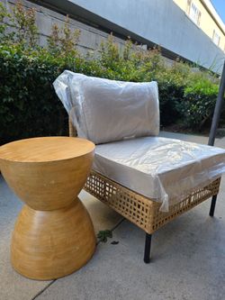 Outdoor Wicker Lounge Chair with  side table