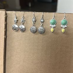 Earrings 