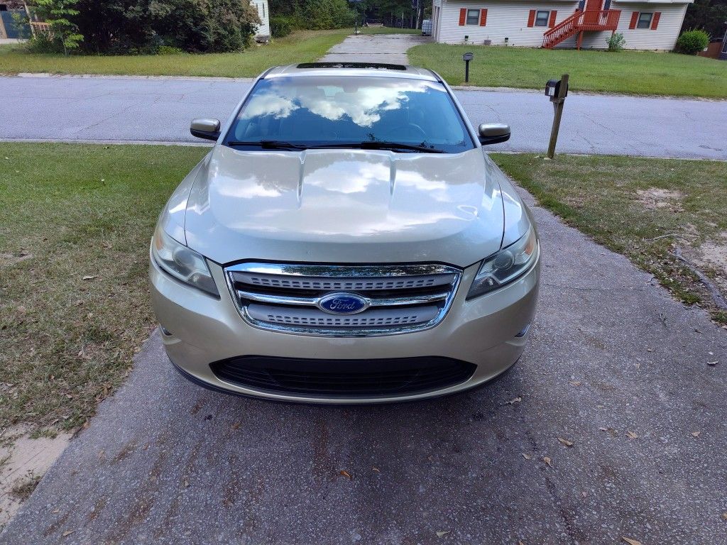 2010 Ford Taurus