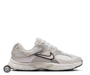 Nike V5 RNR Kids Shoes – Size 3.5Y – Like New 👟✨