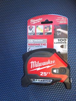 Milwaukee 25 ft Magnetic Tape Measure with Light