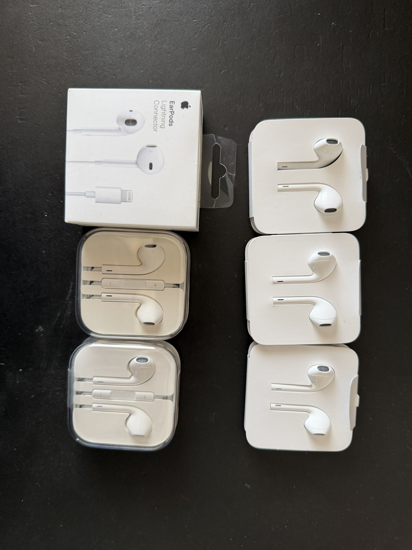 NEW -Apple iPhone EarPods Lightning Connector and Audio Jack