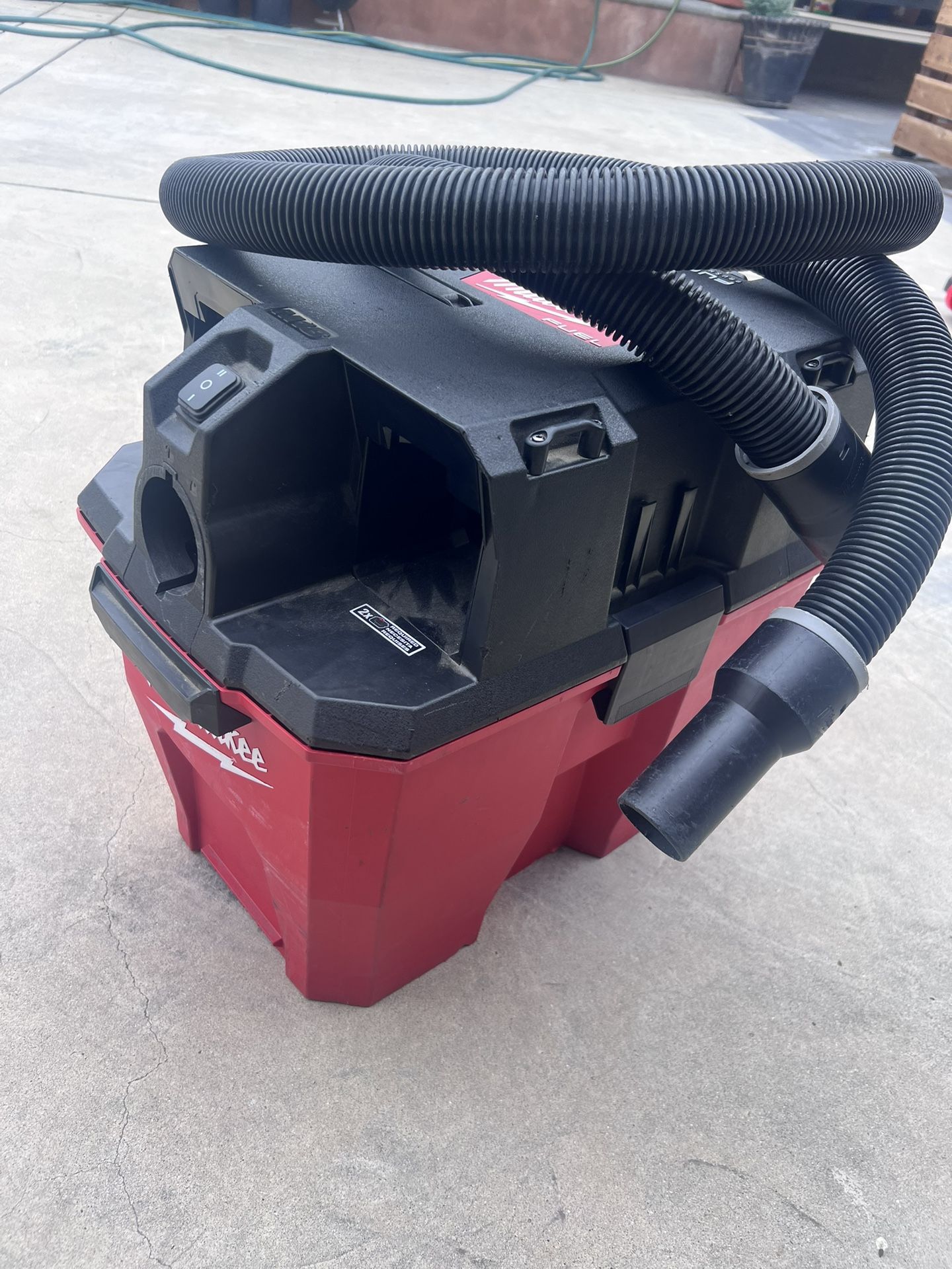 Milwaukee Vacuum, dewalt Laser, Milwaukee Batteries