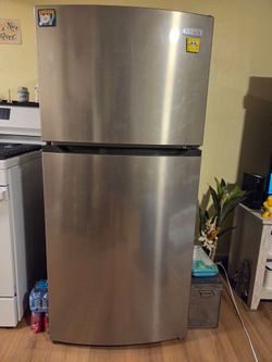 Frigidaire Refrigeraror + freezer