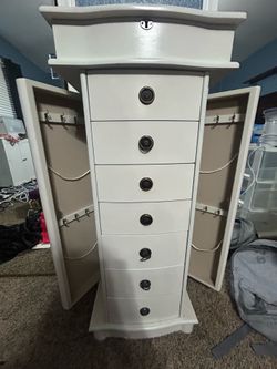 Jewelry holder