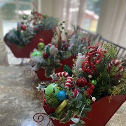 Grinch Sleigh Arrangement