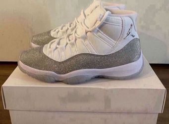 Women’s Air Jordan 11 Retro White Metallic Silver Glitter 7y 8.5 in women’s 