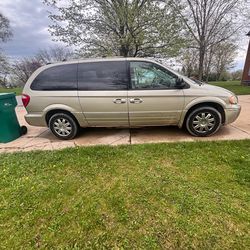 2006 Chrysler tan three rows.