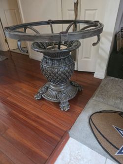 Dining room table and 4 chairs