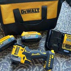 Dewalt DCF850 Impact Driver & 2 Batteries