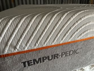 Brand new memory foam king size mattress