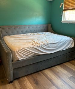 Full Daybed  w/twin Trundle