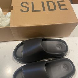 Yeezy black Slides