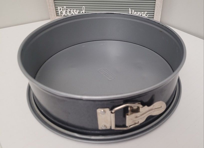 KAISER 10” Round Non-Stick Springform Baking Pan Made In Germany