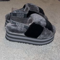Never Worn UGG Slippers/platform sandal 