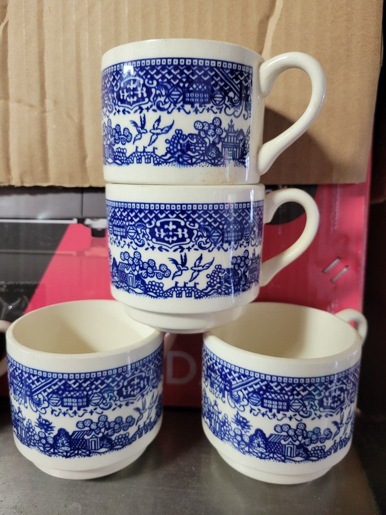 Blue Willow 4 Cup Set, Vintage Royal China Ironstone Oriental