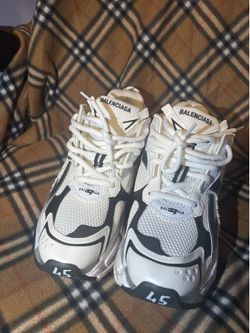 White and black runners