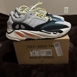 Yeezy Wave Runner 11 Like New 