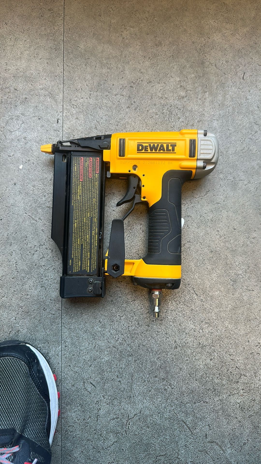 Dewalt Air Nailer 23GA Pin Nails