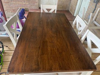 Dinning room table with matching chairs