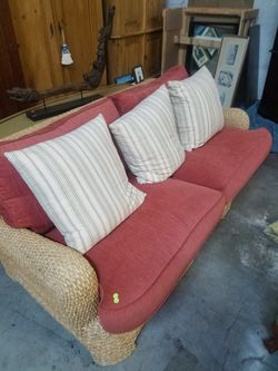 Wicker couch excellent condition